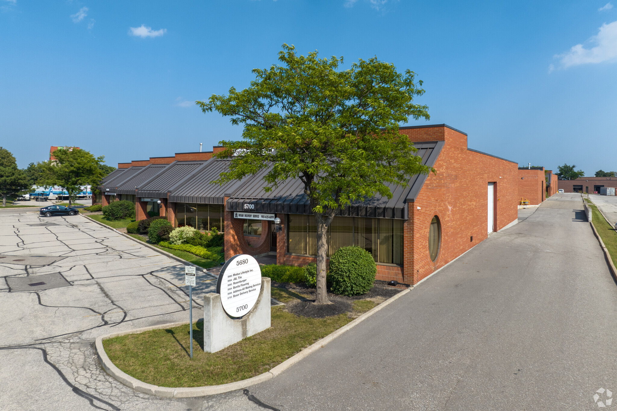 5690-5700 Ambler Dr, Mississauga, ON for lease Primary Photo- Image 1 of 7