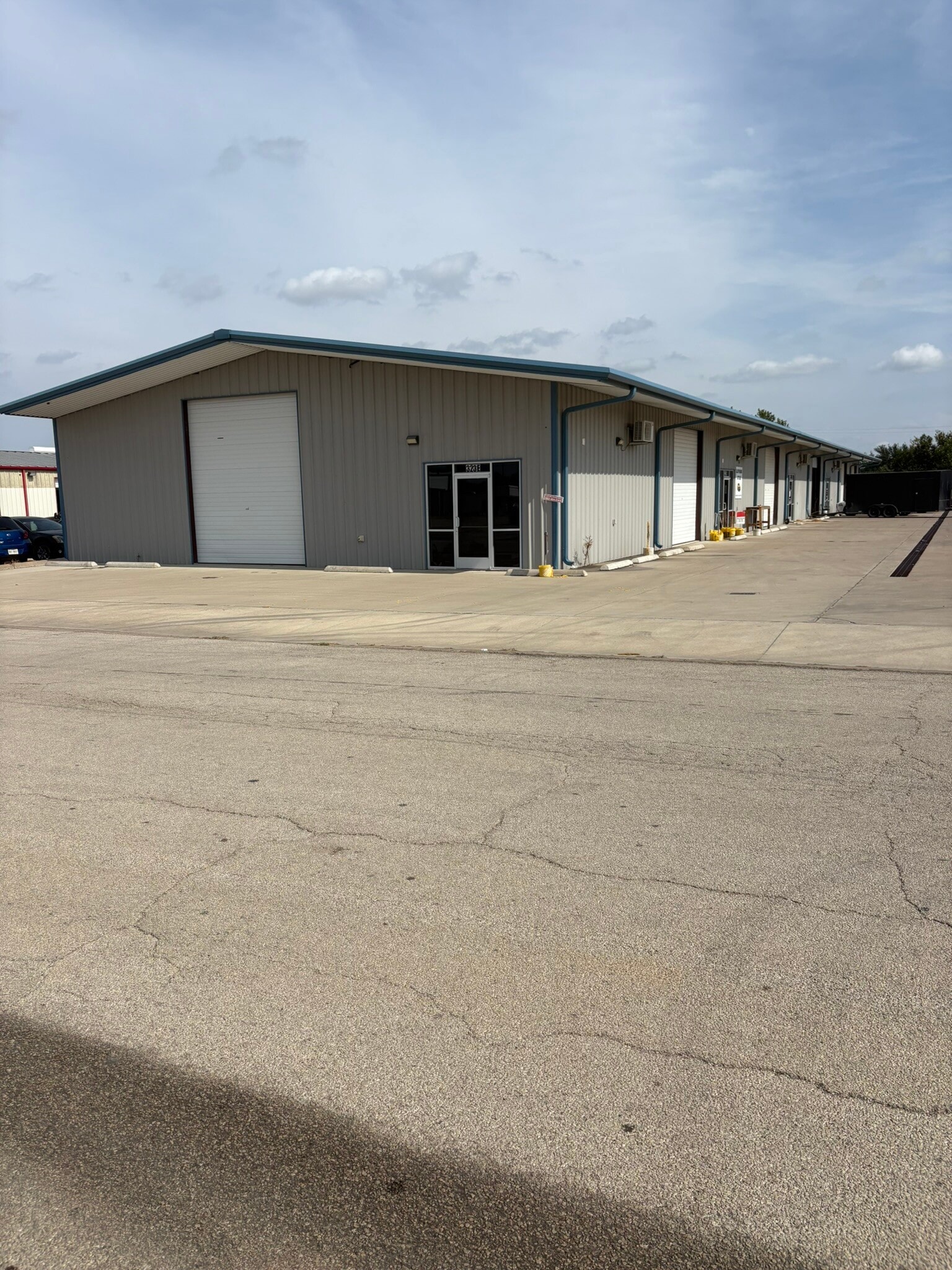 323 Thomas Pl, Everman, TX for lease Building Photo- Image 1 of 7
