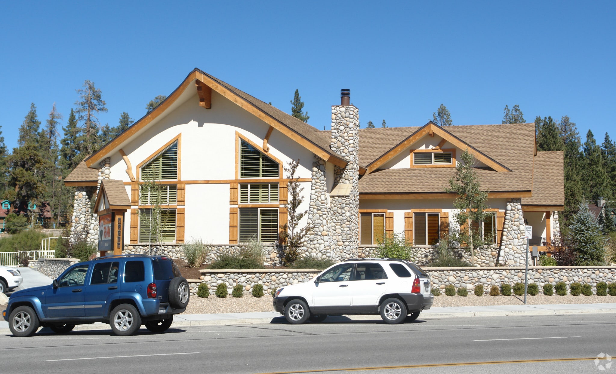 42718 Moonridge Rd, Big Bear Lake, CA for sale Primary Photo- Image 1 of 36