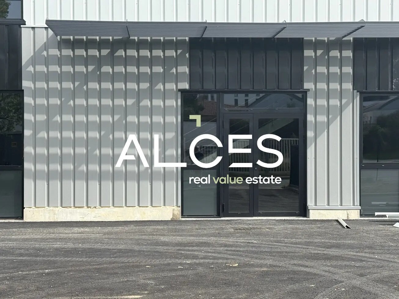 Flex in Lormont for lease Building Photo- Image 1 of 2