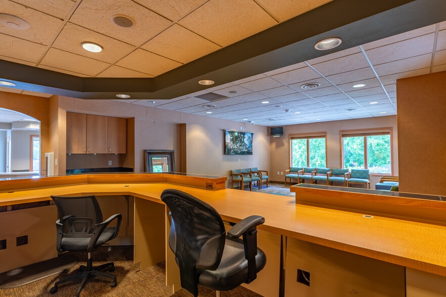 307 N Washington St, Saint Croix Falls, WI for lease - Lobby - Image 3 of 9