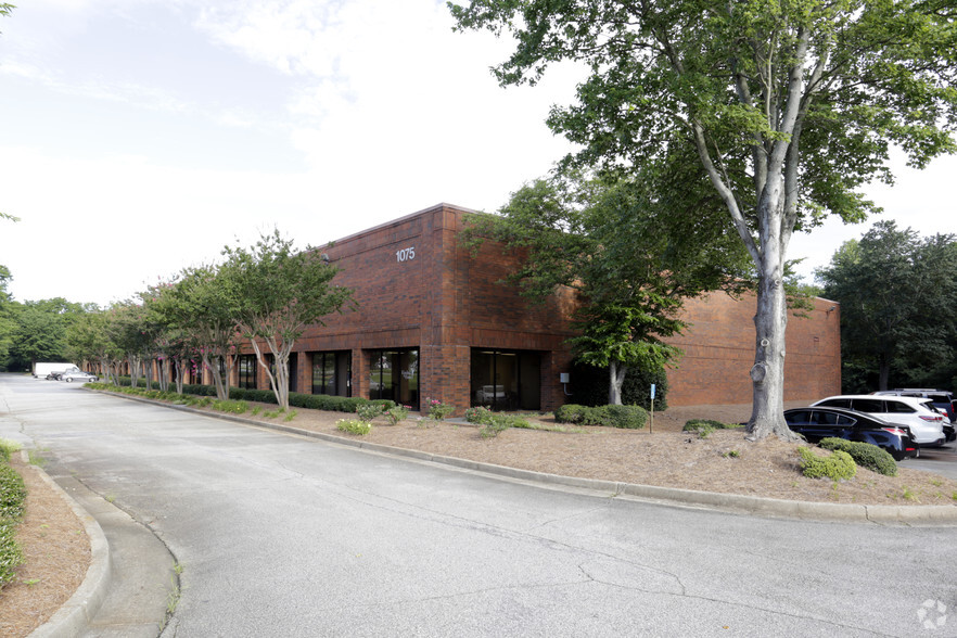 1075 Old Norcross Rd, Lawrenceville, GA for lease - Primary Photo - Image 1 of 5