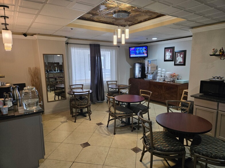 8350 Razorback Rd, Colorado Springs, CO for sale - Building Photo - Image 3 of 6