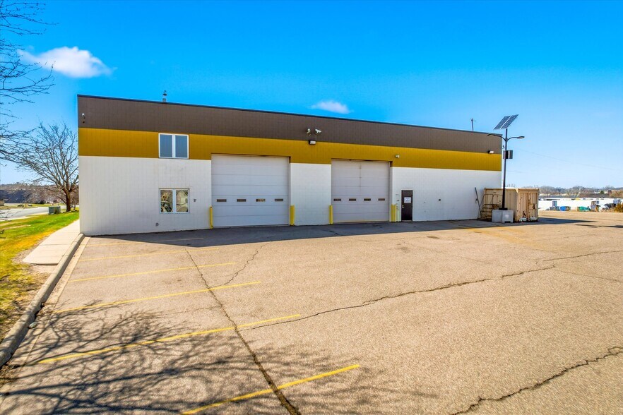3321 Mike Collins Dr, Eagan, MN à louer - Photo du bâtiment - Image 3 de 8