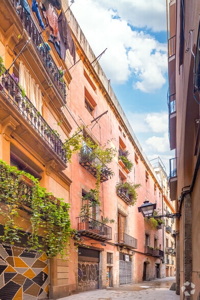 Multifamily in Barcelona, Barcelona for sale - Primary Photo - Image 1 of 1