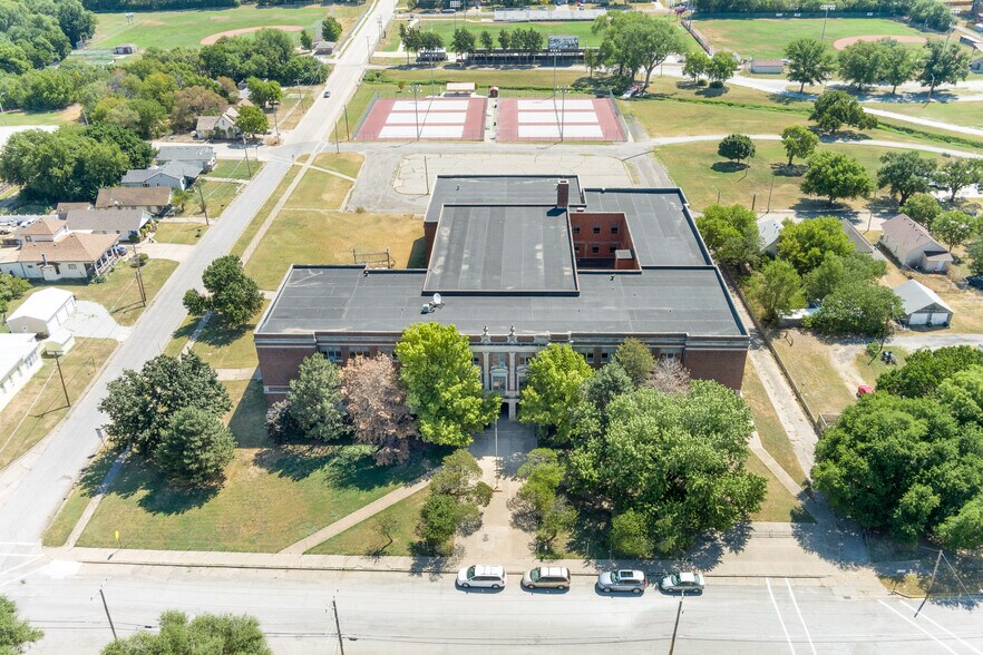 311 N A St, Wellington, KS à vendre - Photo du bâtiment - Image 3 de 65