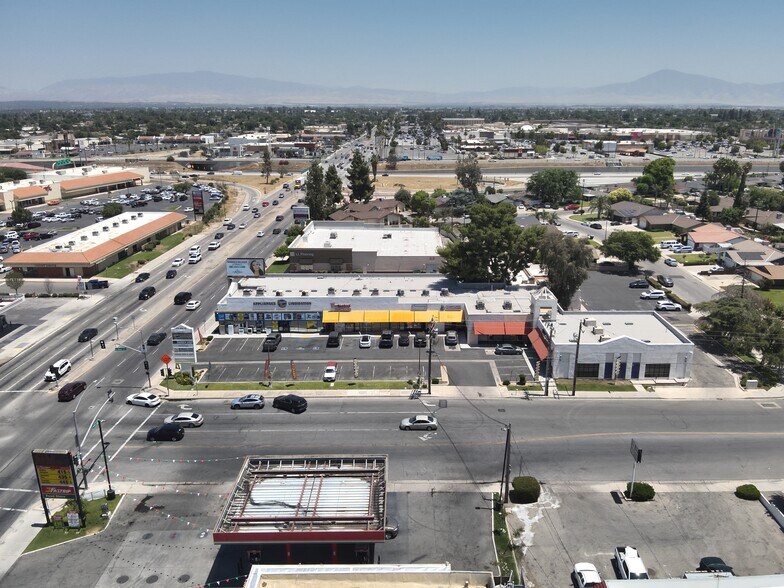 3699 Ming Ave, Bakersfield, CA à vendre - Photo du bâtiment - Image 3 de 9