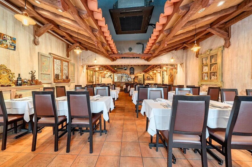 455 Uxbridge Rd, Pinner à louer - Photo du bâtiment - Image 2 de 12