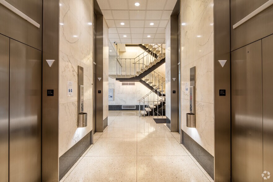 230 S Bemiston Ave, Clayton, MO à louer - Hall d’entrée - Image 3 de 9