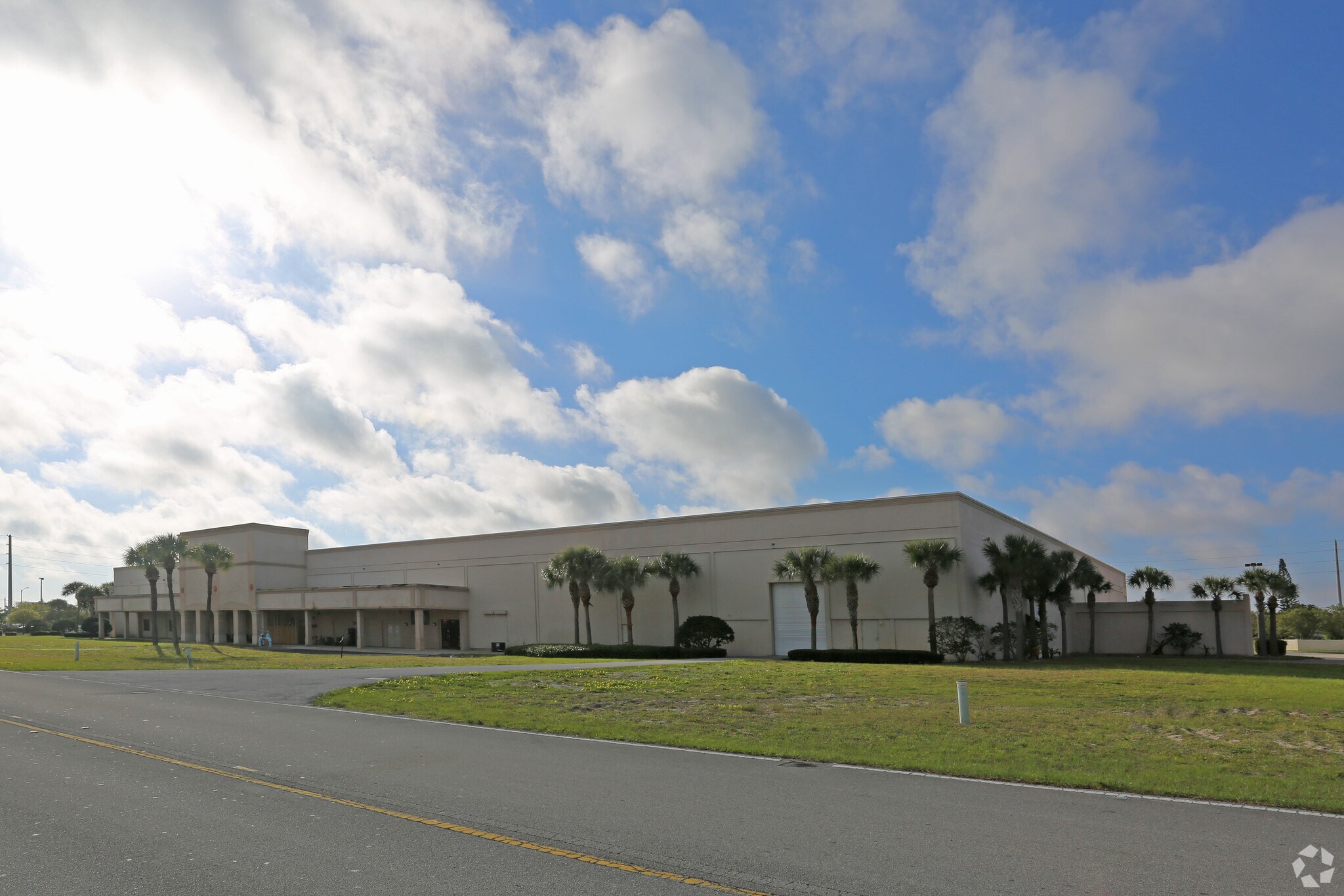 111 US Highway One, North Palm Beach, FL à louer Photo du bâtiment- Image 1 de 5