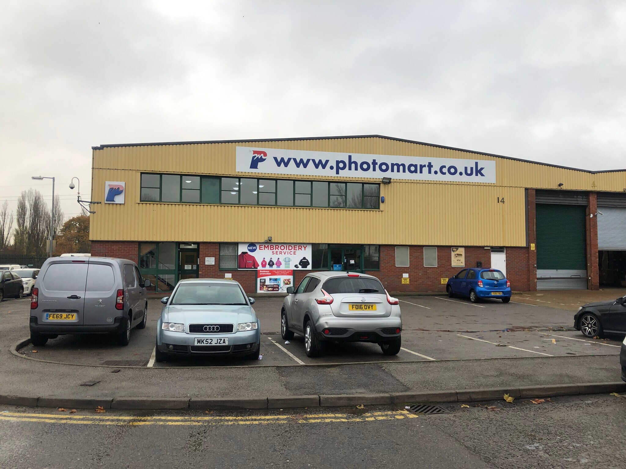 Waltham Park Way, Londres à louer Photo du bâtiment- Image 1 de 1