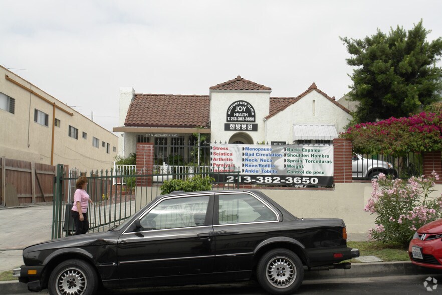 217 N Alexandria Ave, Los Angeles, CA à vendre - Photo du bâtiment - Image 2 de 2