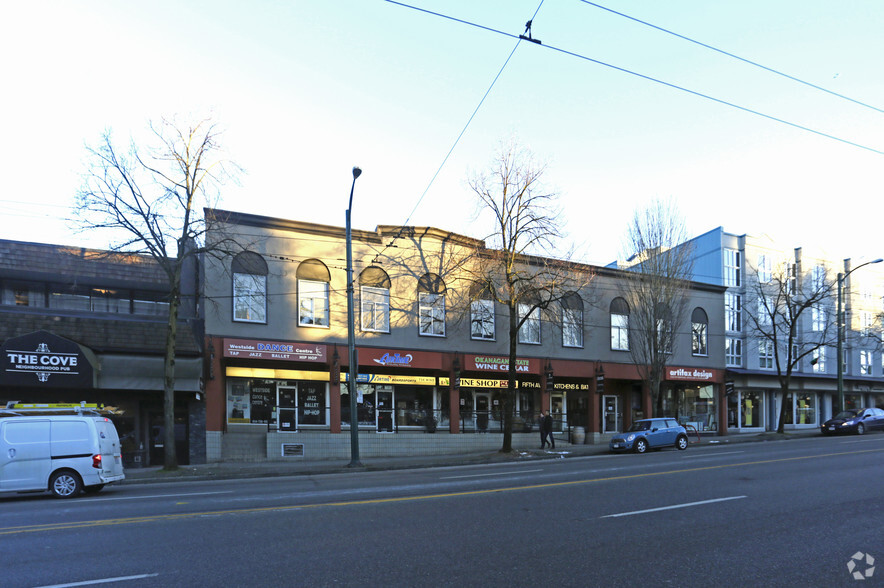 3661-3673 4th Av W, Vancouver, BC à louer - Photo principale - Image 1 de 4