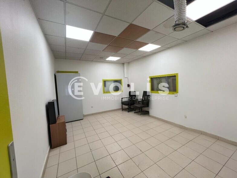 Office in Marcoussis for lease - Interior Photo - Image 1 of 6
