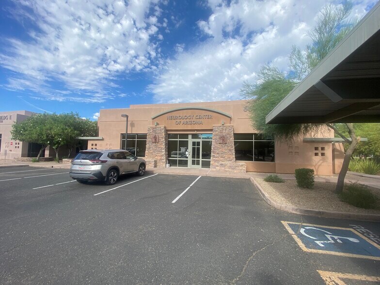 6677 W Thunderbird Rd, Glendale, AZ à louer - Photo du bâtiment - Image 2 de 10