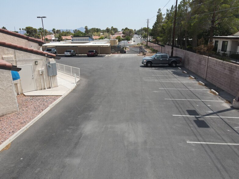 3663 Pecos-McLeod, Las Vegas, NV à vendre - Photo du bâtiment - Image 2 de 40