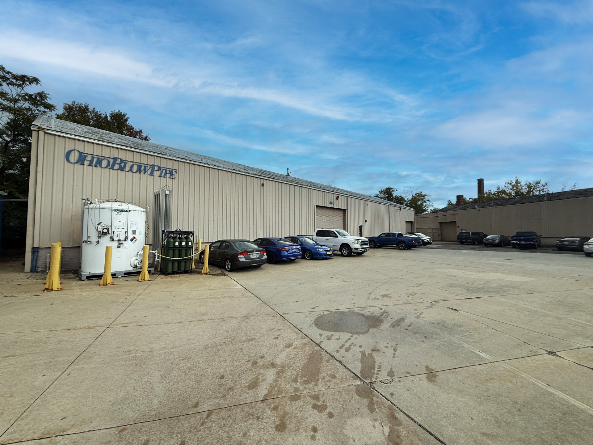 Manufacturing Facility with Office portefeuille de 3 propriétés à vendre sur LoopNet.ca Photo du bâtiment- Image 1 de 9