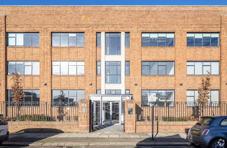 114 Power Rd, Londres à louer - Photo du bâtiment - Image 2 de 71