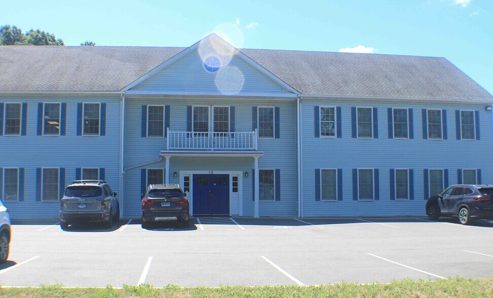 15 Maiden Ln, North Haven, CT à louer - Photo du bâtiment - Image 2 de 13