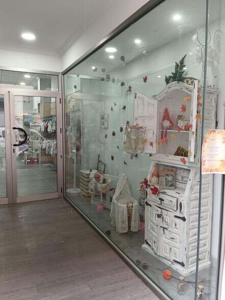 Retail in Aspe, Alicante for sale - Lobby - Image 2 of 6