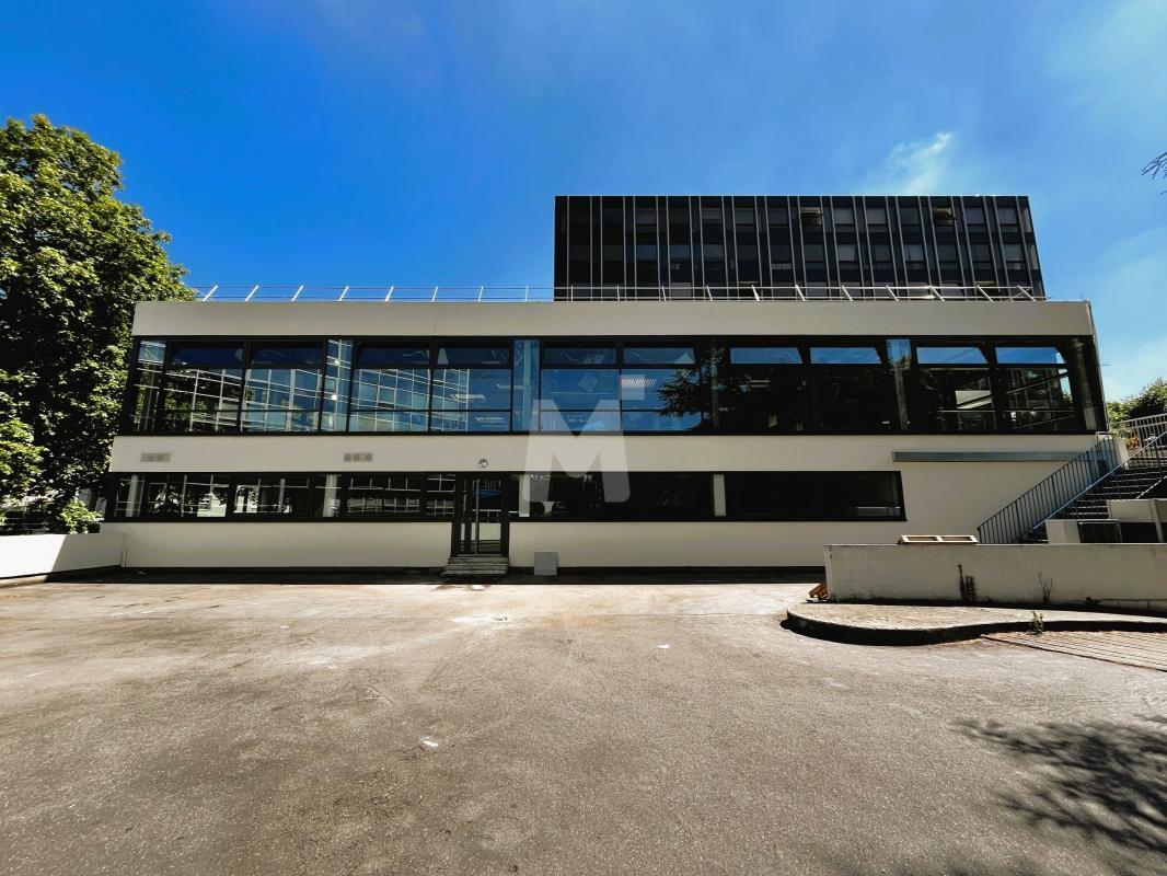 Bureau dans Évry-Courcouronnes à louer Photo du bâtiment- Image 1 de 12
