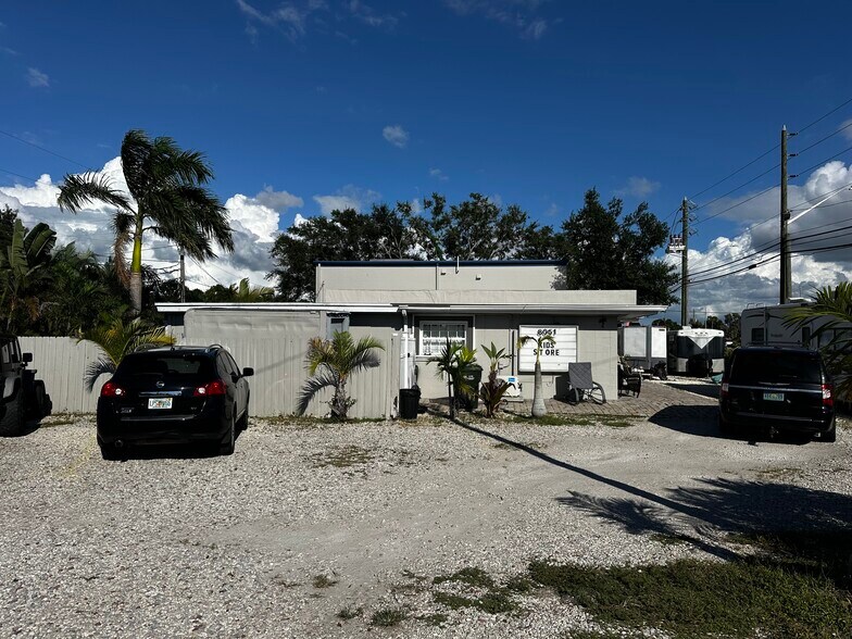 8051 Ulmerton Rd, Largo, FL à vendre - Photo du bâtiment - Image 3 de 32