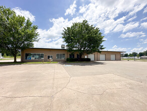 1395 E Henri De Tonti Blvd, Springdale, AR à louer Photo du b timent- Image 1 de 52