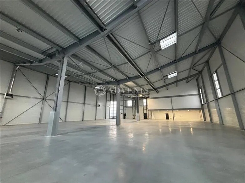 Flex in Limeil-Brévannes for lease - Interior Photo - Image 3 of 9