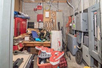 245 Grandview Ave, Bellevue, KY for sale Interior Photo- Image 2 of 27