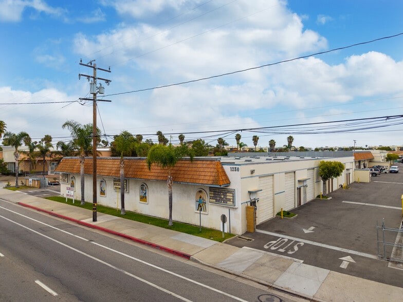 1222-1230 Saviers Rd, Oxnard, CA à vendre - Photo du bâtiment - Image 2 de 13
