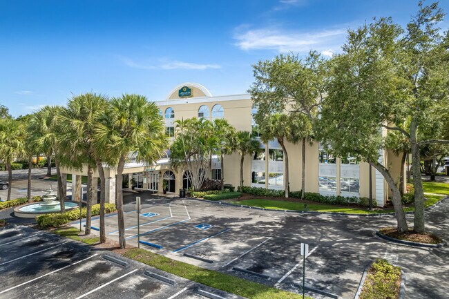 More details for 100 SW 12th Ave, Deerfield Beach, FL - Hospitality for Sale