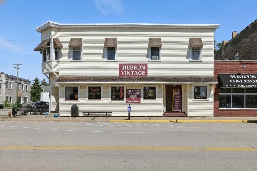 9934-9936 Main St, Hebron, IL à vendre - Photo du bâtiment - Image 2 de 23
