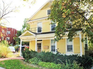 Plus de détails pour 803 E College St, Iowa City, IA - Multi-résidentiel à vendre