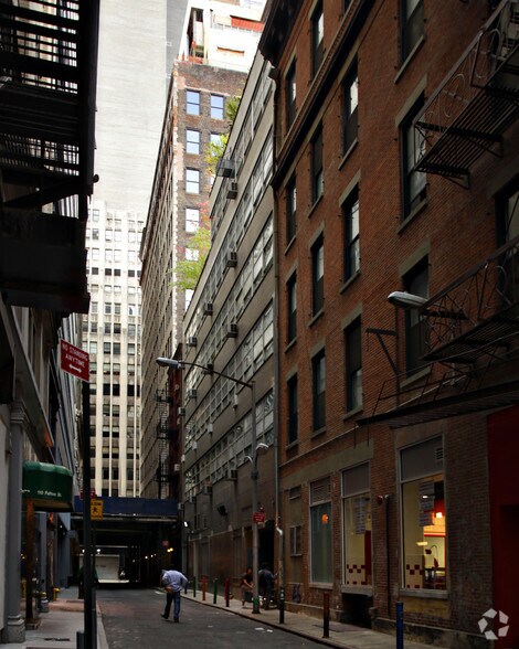 80 Nassau Street & 15 Dutch Street portefeuille de 2 propriétés à vendre sur LoopNet.ca - Photo du bâtiment - Image 2 de 2