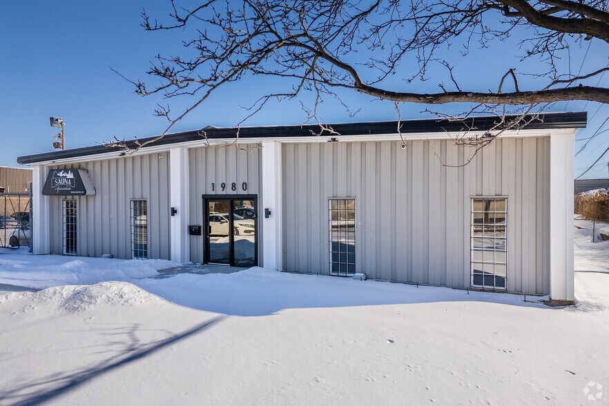 1980 Rue Monterey, Laval, QC for sale - Primary Photo - Image 1 of 1
