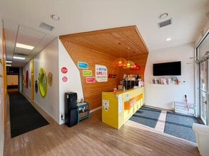 19211-19219 Union Tpke, Fresh Meadows, NY for lease Interior Photo- Image 2 of 12