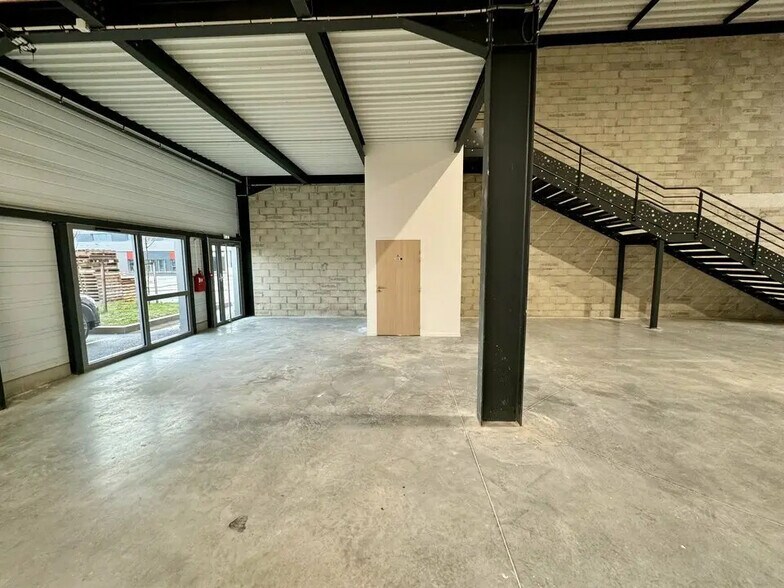 Flex in Roissy-en-France for lease - Interior Photo - Image 3 of 7