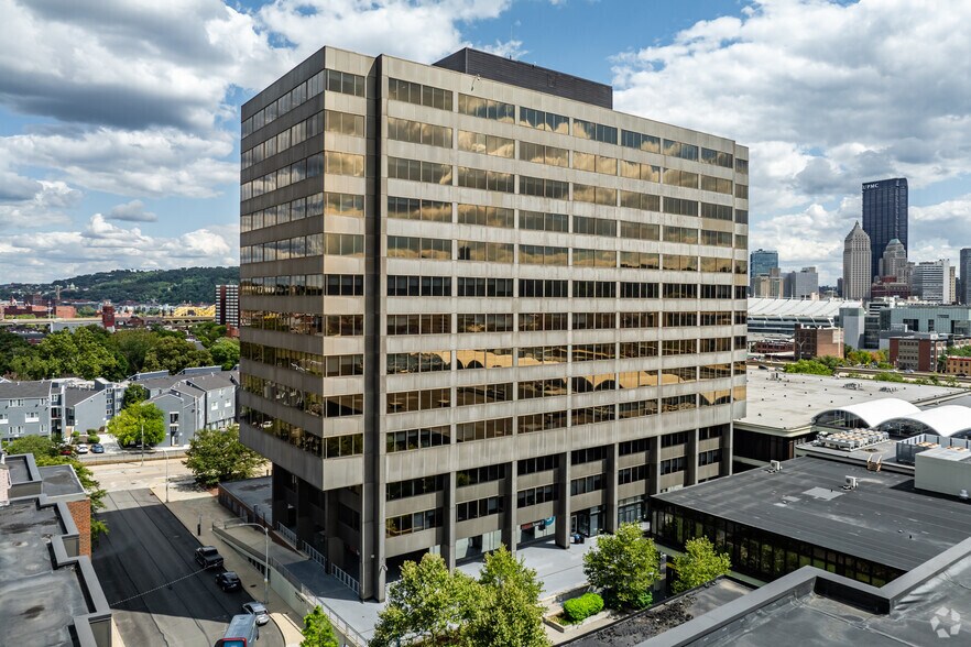 2 Allegheny Ctr E, Pittsburgh, PA à louer - Photo du bâtiment - Image 2 de 21