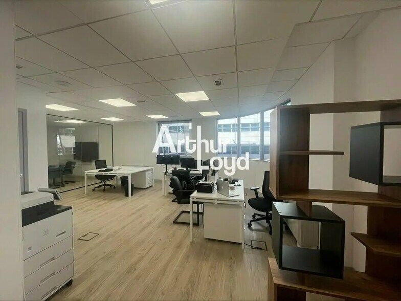 Office in Nice for lease - Interior Photo - Image 3 of 17