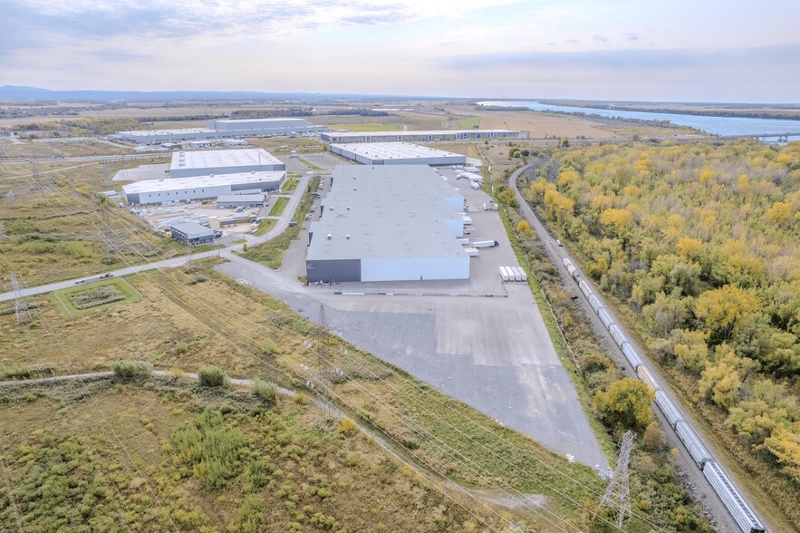 777 Rue Turnbull, Beauharnois, QC à louer - Photo du bâtiment - Image 3 de 10