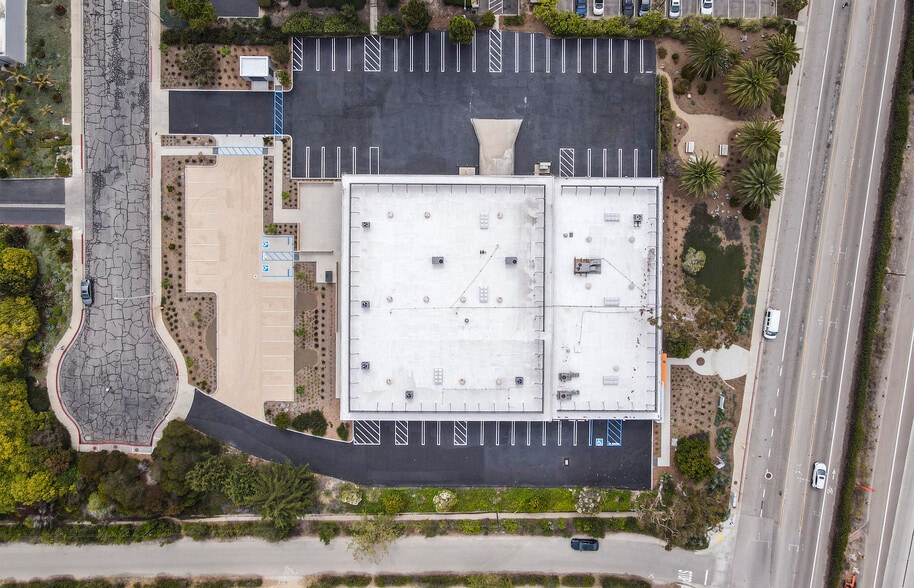 6384 Via Real, Carpinteria, CA à vendre - Photo du bâtiment - Image 2 de 7