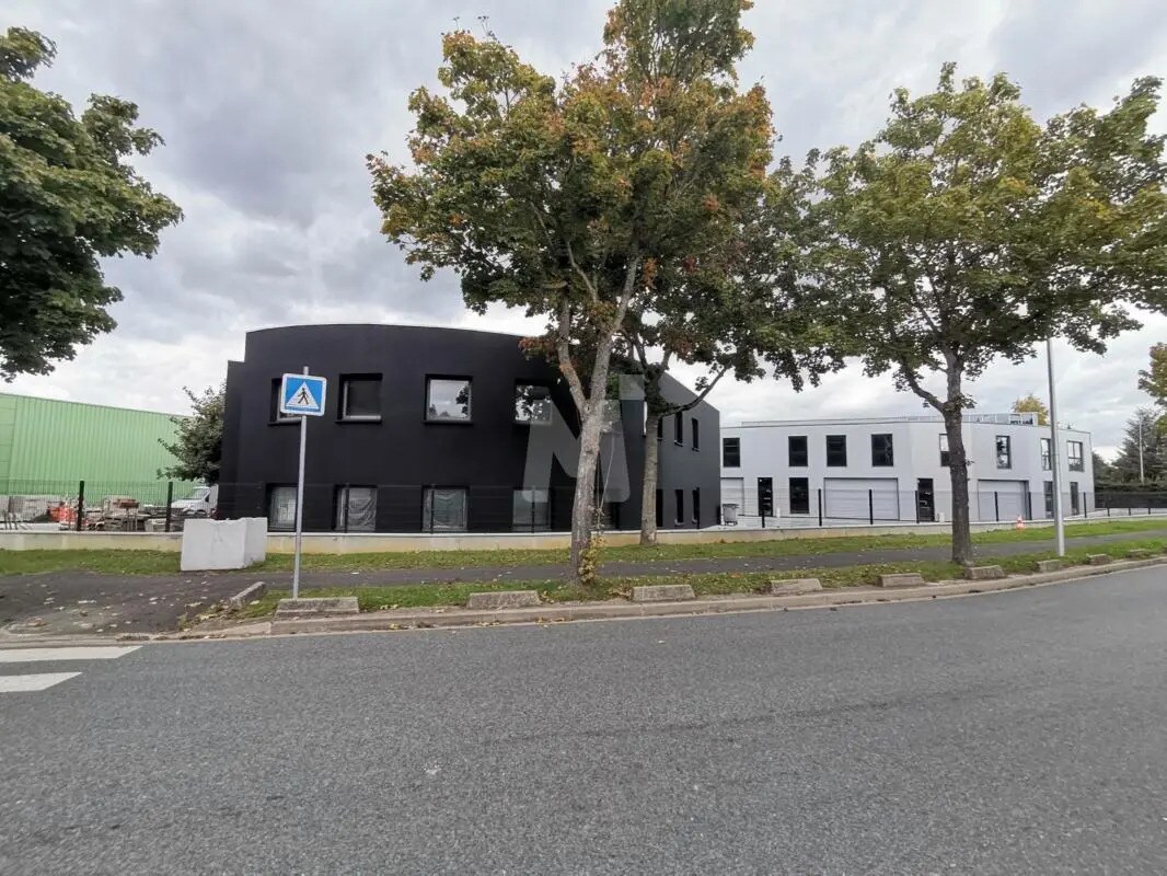 Bureau dans Grigny à louer Photo du bâtiment- Image 1 de 8