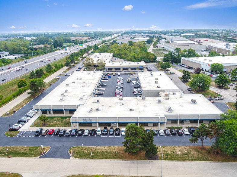 4243-4275 Diplomacy Dr, Columbus, OH à louer - Photo du bâtiment - Image 2 de 4