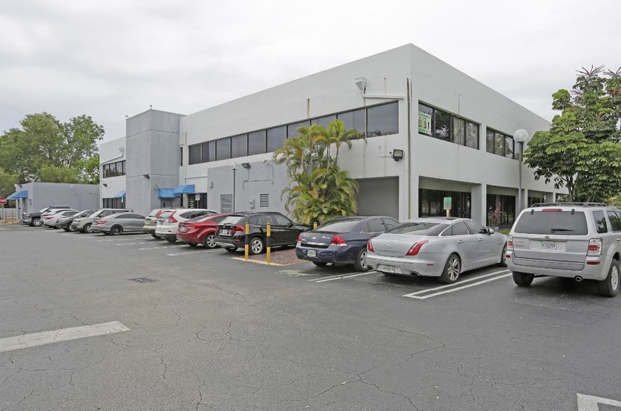 175 Fontainebleau Blvd, Miami, FL for lease - Building Photo - Image 3 of 28