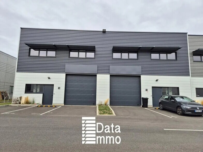 Industrial in Lieusaint for lease - Building Photo - Image 3 of 8