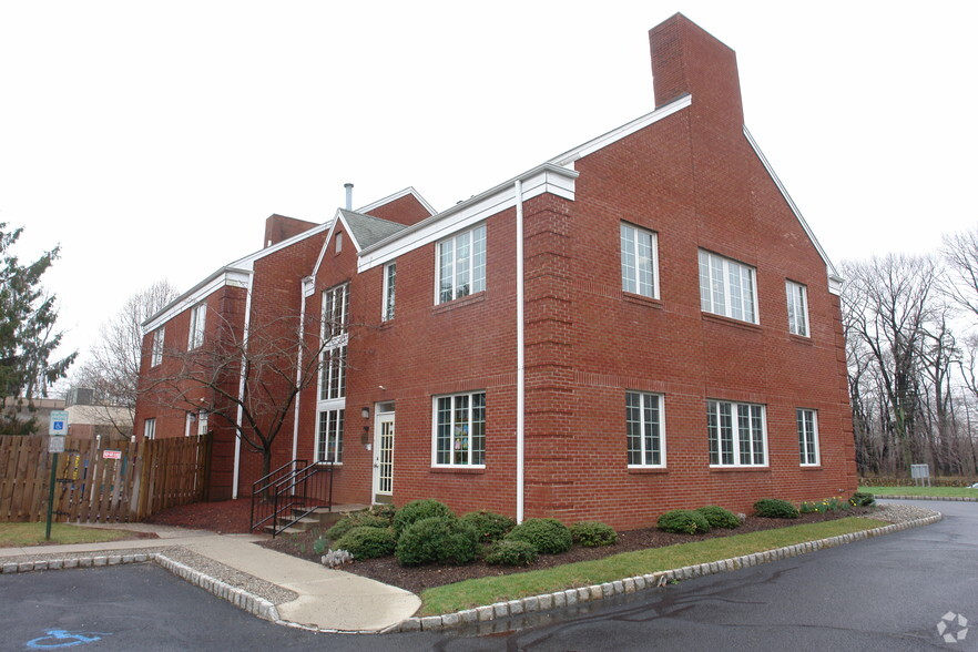 1000 Courtyard Dr, Hillsborough, NJ à vendre - Photo du bâtiment - Image 1 de 1