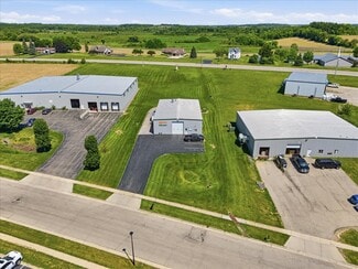 Plus de détails pour 590 Commercial Ave, Waterloo, WI - Commerce de détail à vendre