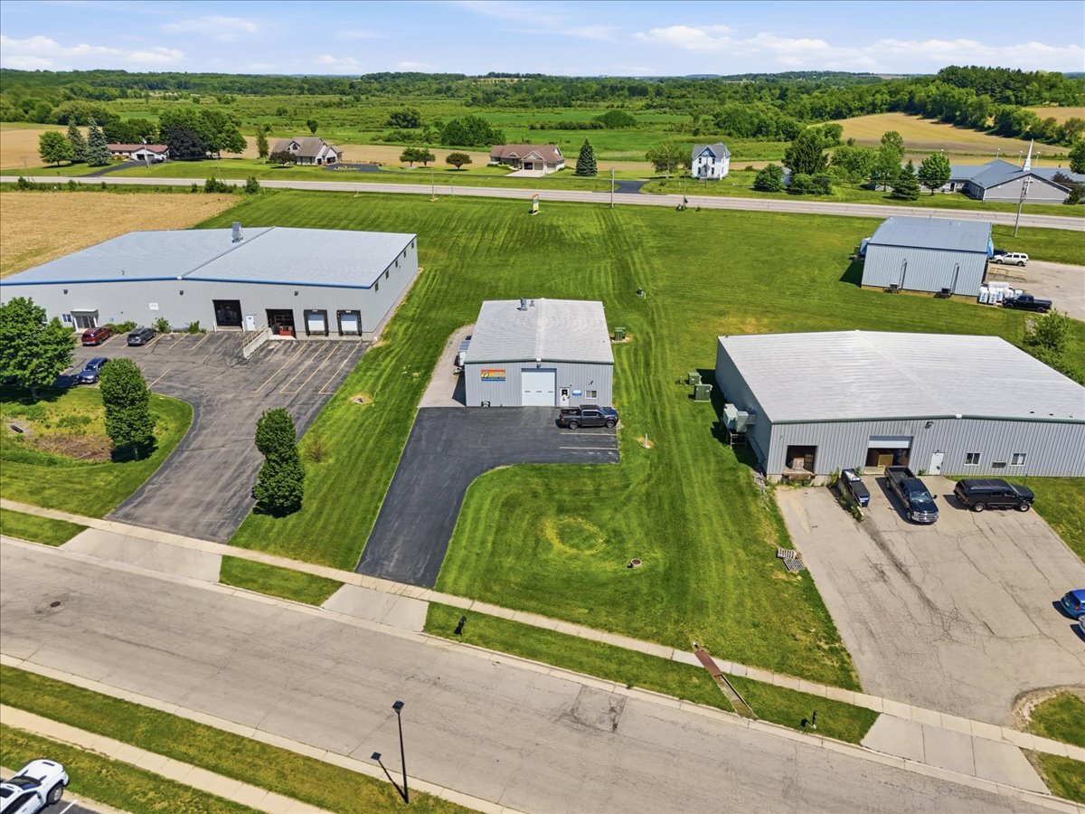 590 Commercial Ave, Waterloo, WI à vendre Photo du bâtiment- Image 1 de 42