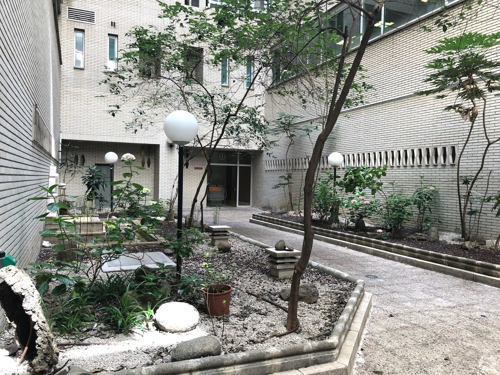 Calle Poeta Joan Maragall, 23, Madrid, Madrid à louer Photo du bâtiment- Image 1 de 3