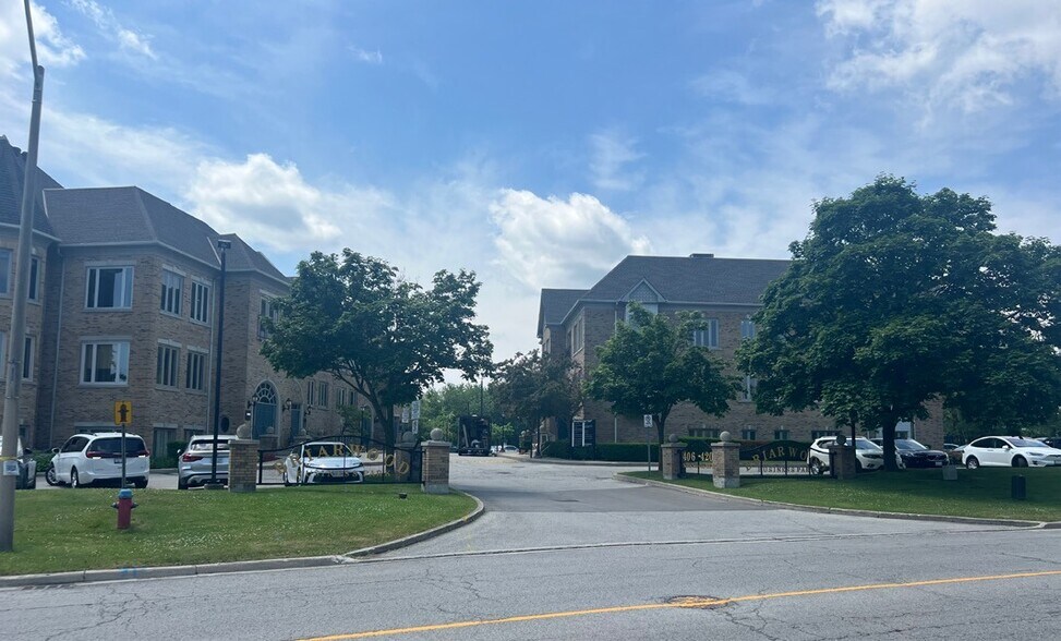 406-410 N Service Rd E, Oakville, ON for lease - Building Photo - Image 2 of 3